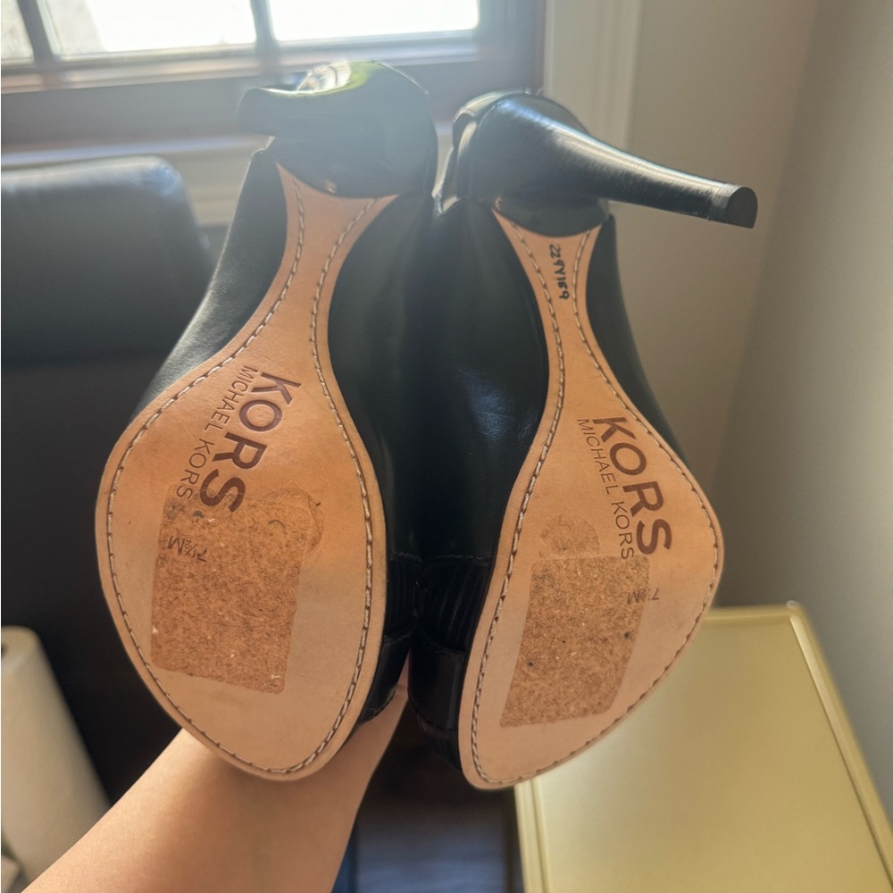 KORS Micheal Kors Portland black stiletto heels. Size 7.5 M. New never worn. - Picture 4 of 4